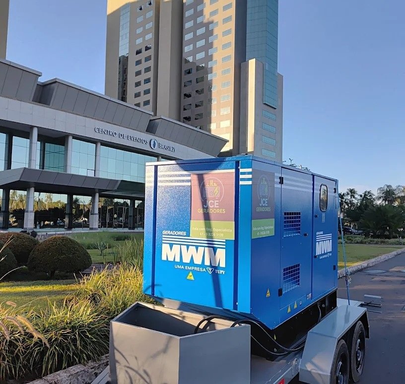 Gerador de energia moderno em um ambiente limpo e profissional.